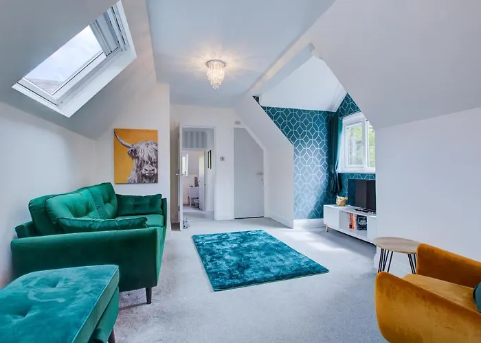 Large 3 Bedroom With Free Parking Near Beach And Meyrick Park Fast Wifi